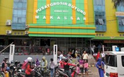 Pengelola Pasar Butung Boikot Pintu Masuk,&nbsp;Tolak Pengambilalihan&nbsp;Pemkot Makassar