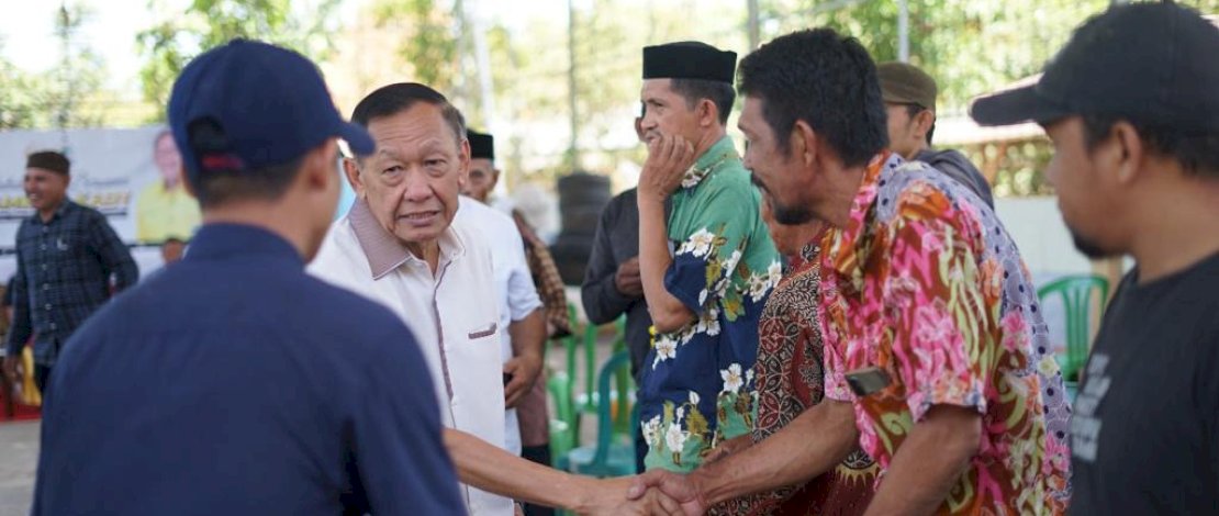 Anggota Komisi V DPR RI, Hamka B Kady, bersilaturahmi dengan pemilik lahan Waduk Regulasi Nipa-nipa di Desa Je'nemadinging, Kabupaten Gowa, Minggu, 1 Oktober 2023.