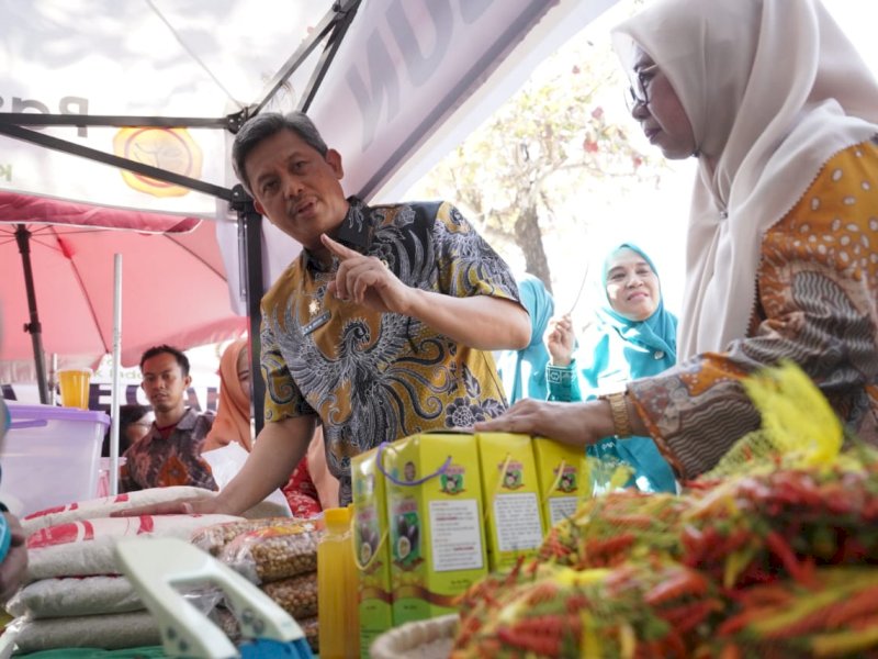 Tekan Inflasi Di Sulsel, PJ Sekda Buka Pasar Murah GPM di Kecamatan Mariso