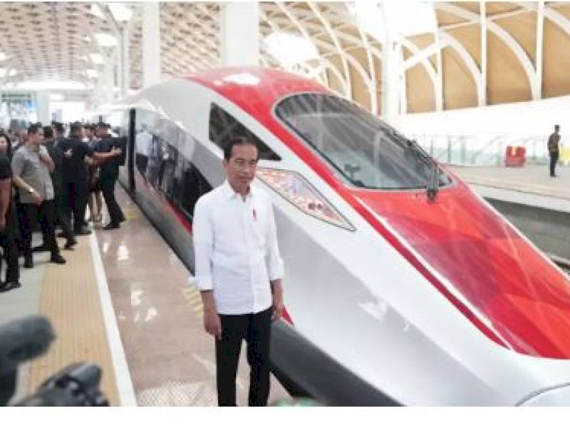 Viral Vlogger Asing Puji KRL Jakarta, Bandingkan dengan Kereta di New York