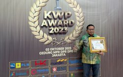 Anggota DPR RI Muhammad Fauzi Terima KWP Award sebagai Legislator Peduli Akses Kendaraan