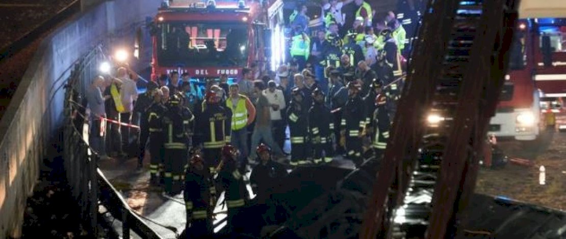 Tragerdi Bus Wisata Maut: 21 Orang Tewas Termasuk 2 Balita Tragerdi Bus Wisata Maut: 21 Orang Tewas Termasuk 2 Balita