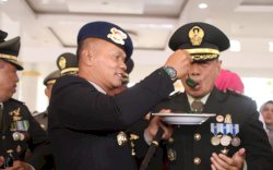 HUT ke-78 TNI: Danyon dan Kapolres Bone Berikan Kejutan kepada Dandim 1407