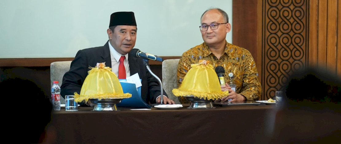 Pj Gubernur Bahtiar usai pemaparan bersama Menteri Pemberdayaan Aparatur Negara dan Reformasi Birokrasi melalui Sistem Akuntabilitas Kinerja Instansi Pemerintahan (SAKIP), di Hotel Four Point Makassar, Kamis, 5 Oktober 2023. 