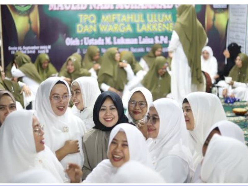 Erna Rasyid Taufan Rayakan Maulid Nabi Bersama Masyarakat di Lakkene 