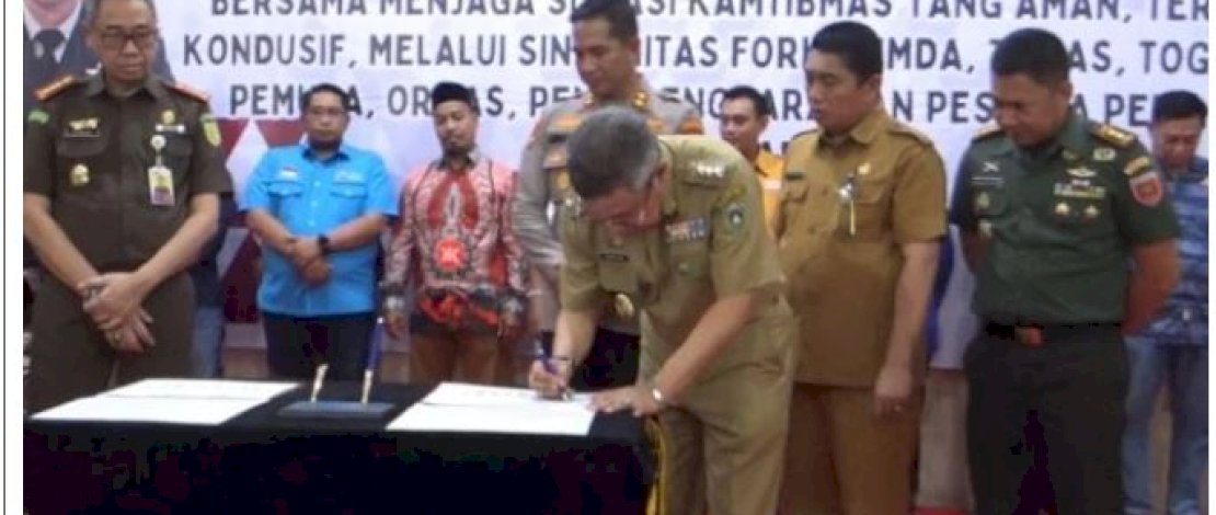 Taufan Pawe Hadiri Deklarasi Damai Pemilu 2024 di Mapolres Parepare Taufan Pawe Hadiri Deklarasi Damai Pemilu 2024 di Mapolres Parepare