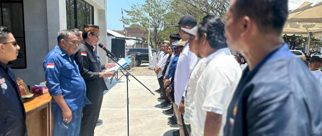 Calon anggota DPR RI nomor urut 2 dari Partai NasDem, Rudianto Lallo, mengukuhkan tim pemenangan di Kabupaten Jeneponto, Sabtu, 7 Oktober 2023. Calon anggota DPR RI nomor urut 2 dari Partai NasDem, Rudianto Lallo, mengukuhkan tim pemenangan di Kabupaten Jeneponto, Sabtu, 7 Oktober 2023.