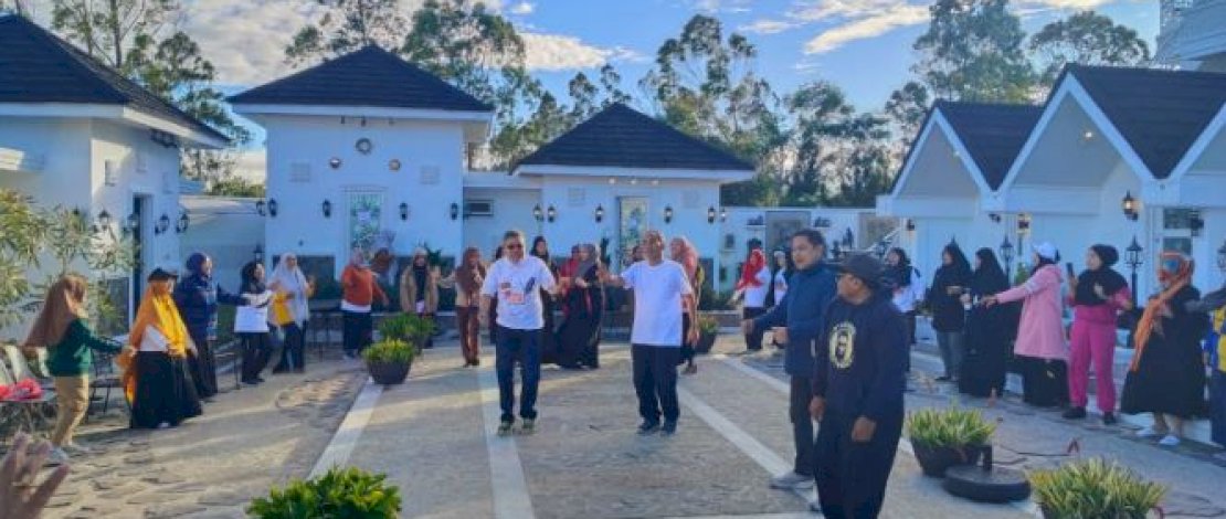 Family Gathering Tim Penggerak PKK Kota Parepare Taufan Pawe dan Istri Pimpin Senam&nbsp;