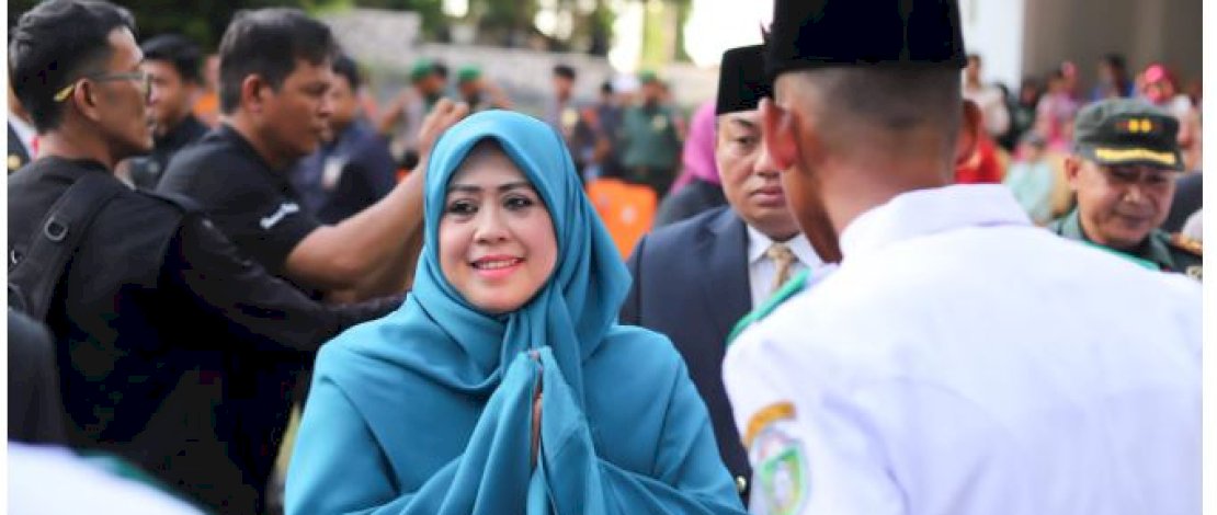 Wali Kota Parepare dan Istri&nbsp;&nbsp;Dampingi Paskibraka yang Tidak Didampingi Orang Tua