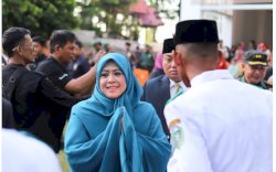 Wali Kota Parepare dan Istri&nbsp;&nbsp;Dampingi Paskibraka yang Tidak Didampingi Orang Tua