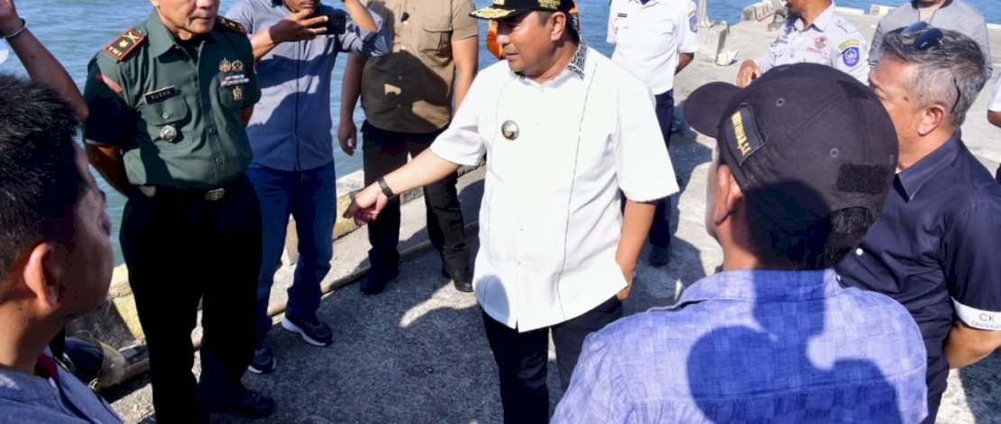 PJ Gubernur Sulsel, Bahtiar Baharuddin, meninjau Pelabuhan Pattiro Bajo, Kabupaten Bone.