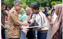 Taufan Pawe Minta Camat dan Lurah Pantau Penyaluran Beras Prasejahtera