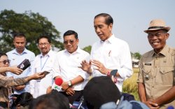 Gerak Cepat Amankan Produksi, Plt Mentan Dampingi Presiden Panen Padi di Sukamandi