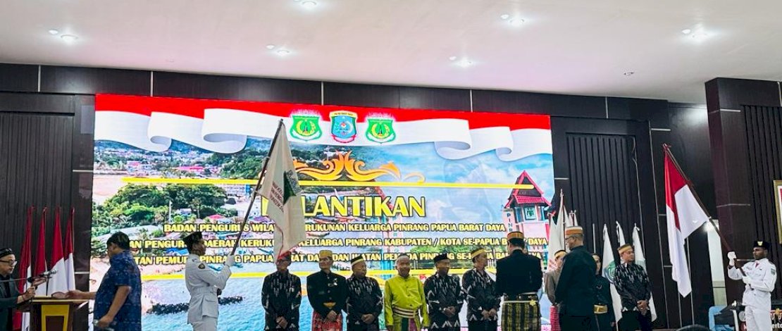 Ketua Umum Badan Pengurus Pusat (BPP) Kerukunan Keluarga Pinrang (KKP), Abdillah Natsir, melantik 4 Ketua KKP di Provinsi Papua Barat Daya. Pelantikan dipusatkan di Kota Sorong, Sabtu malam, 7 Oktober 2023.
