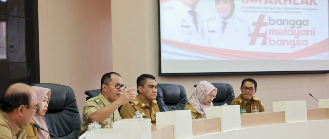 Wali Kota Makassar Moh Ramdhan Pomanto mengikuti Rapat Koordinasi (Rakor) di Balaikota, Senin, (9/10/2023).