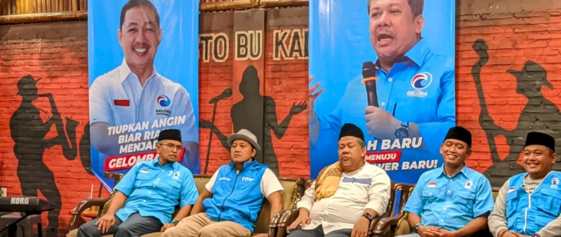 Acara 'Ngopi Bareng' Waketum Partai Gelora dengan ratusan kader Partai Gelora se-Jawa Timur di Warung Bu Kadir, Bondowoso.