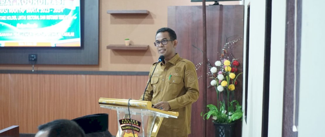 Bupati Takalar Dr. Setiawan Aswad, M. Dev. Plg bersama stakeholder lintas sektoral dan instansi terkait hadir pada Operasi Mantap Brata 2023-2024, yang dilaksanakan di Aula 99 Polres Takalar, Selasa, 10 Oktober 2023. 
