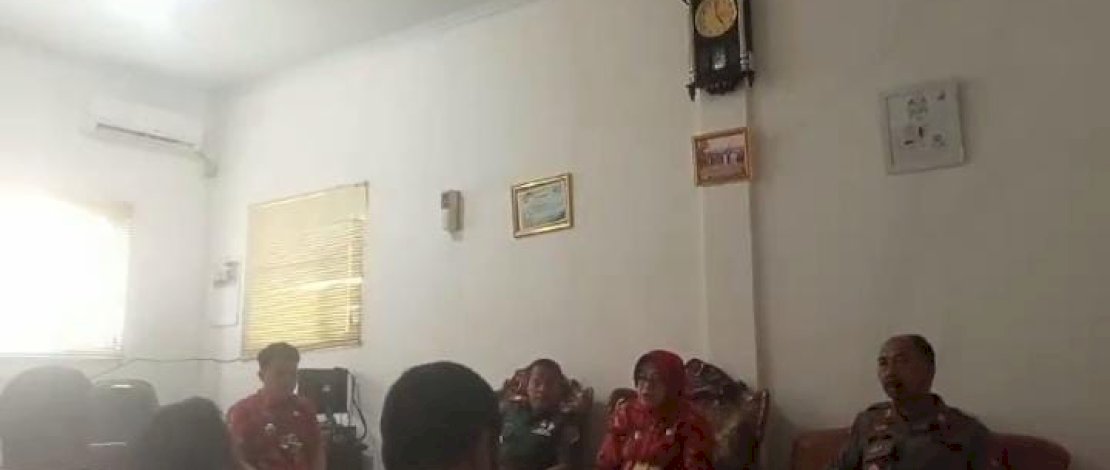 Pertemuan antara Panitia Pemilihan Kepala Dusun Sugitanngga 2, Gowa dengan peserta tes pasca menerima somasi 