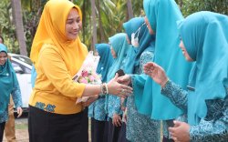 Supervisi di Bontomanai, Musrifah Basli Ajak Kader PKK Satukan Langkah Wujudkan Keluarga Sejahtera