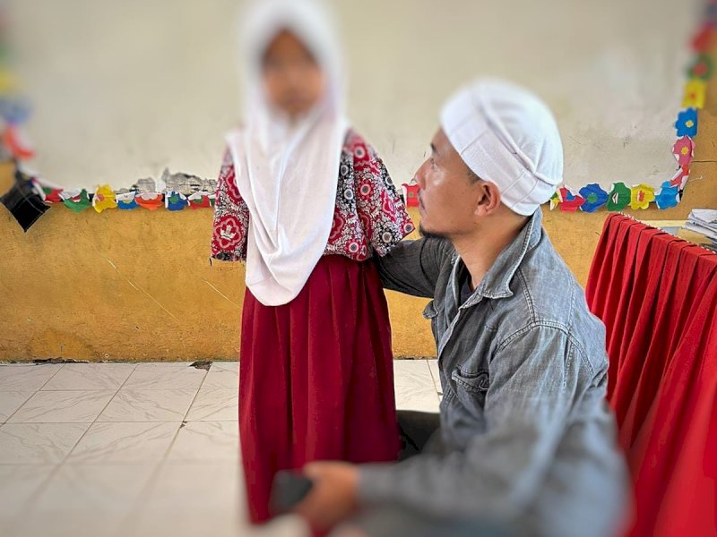 Tak Punya Tangan dan Hanya Miliki Satu Kaki, Bocah Perempuan di Jeneponto Tetap Semangat Bersekolah 