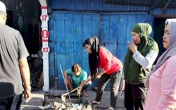 Pemerintah Kelurahan Bontoala Tua Inisiasi Bersih-Bersih Drainase di Jalan Kandea II Lorong 118A