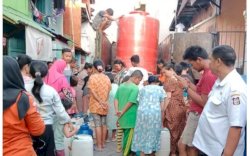 Pemerintah Kecamatan Bontoala Gandeng PDAM Salurkan Bantuan Air Bersih untuk Masyarakat Terdampak Krisis Air