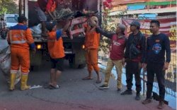 Pemerintah Kelurahan Tompo Balang, Bontoala, Gelar Aksi Bersih Saluran Air dalam Rangka WCD