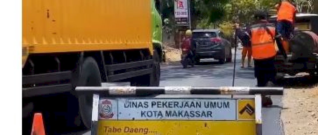 Dinas PU Makassar Lakukan Pemeliharaan Jalan Ir.Sutami untuk Tingkatkan Keamanan Lalu Lintas
