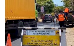 Dinas PU Makassar Lakukan Pemeliharaan Jalan Ir.Sutami untuk Tingkatkan Keamanan Lalu Lintas