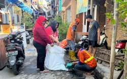 Warga RW 5 Kelurahan Gaddong Bontoala Sukses Gelar Kerja Bakti Membangun Lingkungan Bersih dan Nyaman