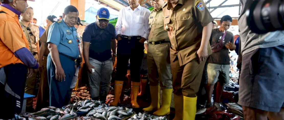 Cek Harga Ikan, Pj Gubernur Bahtiar Tinjau TPID Poetere Makassar Cek Harga Ikan, Pj Gubernur Bahtiar Tinjau TPID Poetere Makassar