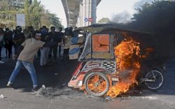 Sarat Muatan Politik, Ini 4 Tuntutan Massa Aksi di Makassar Soal Putusan MK 