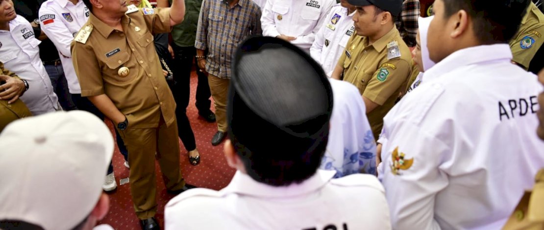 Pj Gubernur Sulsel Bahtiar Baharuddin saat menerima kedatangan para pengurus Apdesi. Pj Gubernur Sulsel Bahtiar Baharuddin saat menerima kedatangan para pengurus Apdesi.