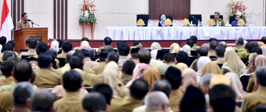 Pelaksanaan Ikrar Bersama dan Penandatanganan Pakta Integritas Netralitas ASN, di Ruang Pola Kantor Gubernur, Senin, 16 Oktober 2023.