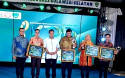 Peduli Lembaga Penyiaran Lokal, Bupati Lutra Sabet Penghargaan KPID Awards 2023