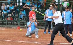 Danny Pomanto Unjuk Kemampuan di Kejuaraan Softball Wali Kota Cup Makassar 2023