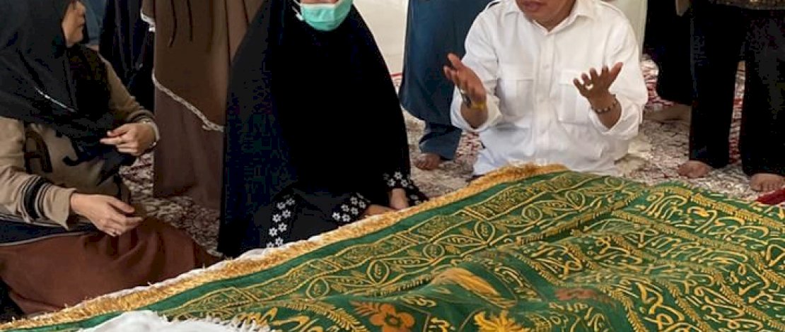 Sebut Kader Terbaik Golkar, Taufan Pawe Melayat Rumah Duka Herman Heizer Sebut Kader Terbaik Golkar, Taufan Pawe Melayat Rumah Duka Herman Heizer