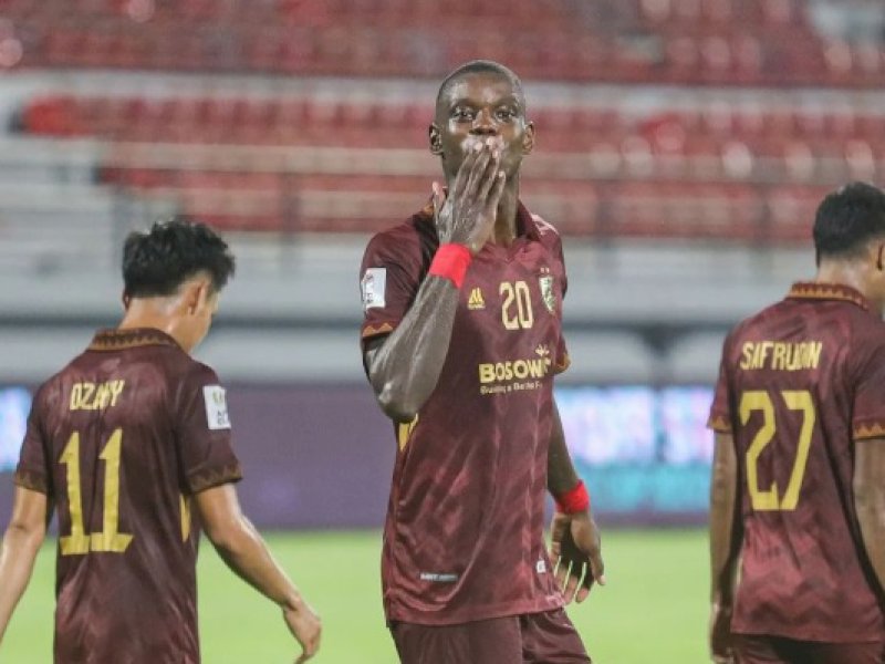 Adilson Sukses Bawa PSM Makassar Menang Telak Atas Arema FC