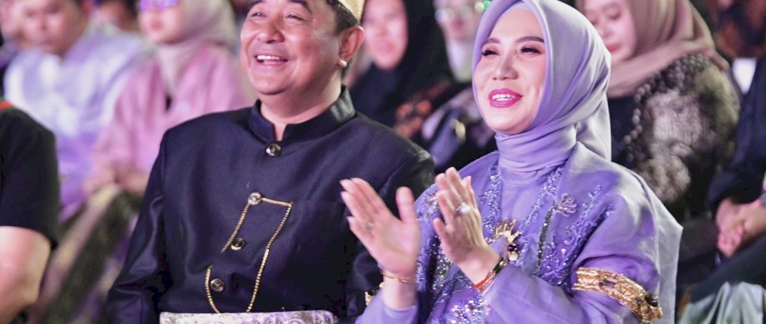 Pj Gubernur-Ketua TP PKK Buka Gelaran Fashion Show Perayaan HUT Sulsel Ke 354