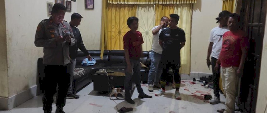 Polsek Binamu berhasil mengamankan pelaku pembunuhan sadis yang terjadi di depan SMPN 1 Binamu, tepatnya di Jalan Lanto Daeng Pasewang, Kelurahan Empoang, Kecamatan Binamu, Kabupaten Jeneponto.