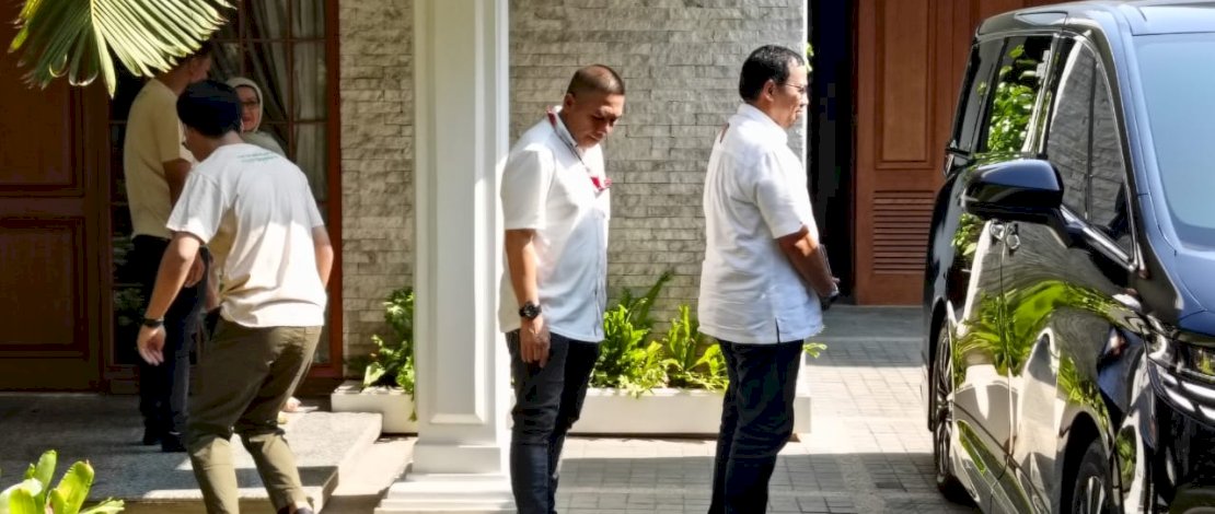 Ketua PMI Makassar, Syamsu Rizal MI, di kediaman pribadi Jusuf Kalla di Jl Haji Bau, Sabtu, 21 Oktober 2023. Ketua PMI Makassar, Syamsu Rizal MI, di kediaman pribadi Jusuf Kalla di Jl Haji Bau, Sabtu, 21 Oktober 2023.