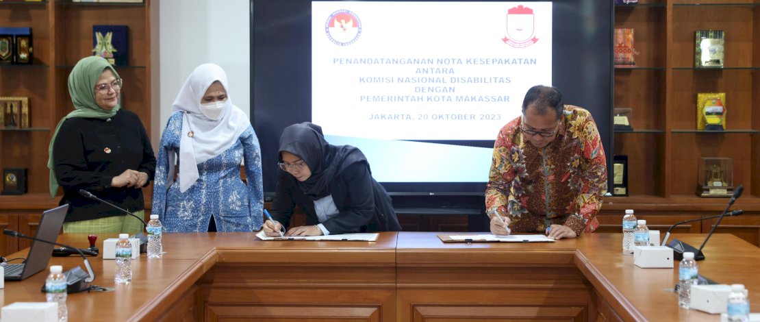 Penandatanganan MoU oleh Wali Kota Makassar Danny Pomanto bersama dengan Komisioner KND Dante Rigmalia di Kantor KND Gedung Cawang Kencana Jakarta, Jumat, 20 Oktober 2023. Penandatanganan MoU oleh Wali Kota Makassar Danny Pomanto bersama dengan Komisioner KND Dante Rigmalia di Kantor KND Gedung Cawang Kencana Jakarta, Jumat, 20 Oktober 2023.