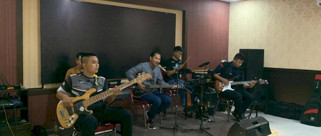 Beri Kejutan Ultah, Ini Doa Danyon Ichsan untuk Pj Bupati Bone di Usia ke-53 Tahun Beri Kejutan Ultah, Ini Doa Danyon Ichsan untuk Pj Bupati Bone di Usia ke-53 Tahun