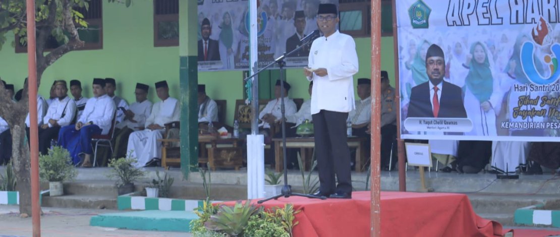 Pj. Bupati Takalar, Dr. Setiawan Aswad, M. Dev. Plg, berbicara sebagai pembina pada Apel Peringatan Hari Santri Nasional (HSN) Tahun 2023 yang dilaksanakan di Lapangan Pondok Pesantren Mahyajatul Qurra Lassang, Kecamatan Polongbangkeng Utara, Kabupaten Takalar, pada hari Minggu (22/10/2023).