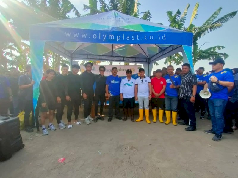 Pemerintah Kecamatan Tallo dan Pandawara Group Gelar Aksi Bersih-bersih di Kampung Nelayan