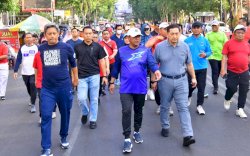Pj Gubernur Bahtiar Jalan Sehat Bareng Pimpinan OPD Lingkup Pemprov Sulsel