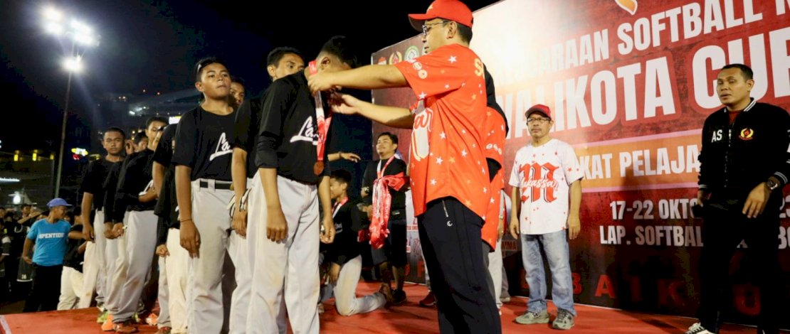 Tutup Kejuaraan Softball Makassar Wali Kota Cup 2023, Danny Pomanto Siap Cetak Pemain Profesional