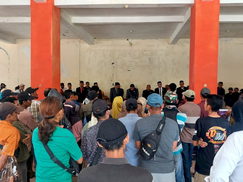 Gara-gara Sengketa Lahan,  Ratusan Masyarakat Poleonro Unjuk Rasa di DPRD Bone