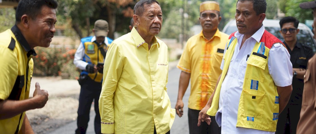 Anggota Komisi V DPR RI, Hamka B Kady, turun langsung meninjau progres pekerjaan jalan poros Malewang - Maronde, di Kabupaten Takalar, Senin, 23 Oktober 2023. Anggota Komisi V DPR RI, Hamka B Kady, turun langsung meninjau progres pekerjaan jalan poros Malewang - Maronde, di Kabupaten Takalar, Senin, 23 Oktober 2023.