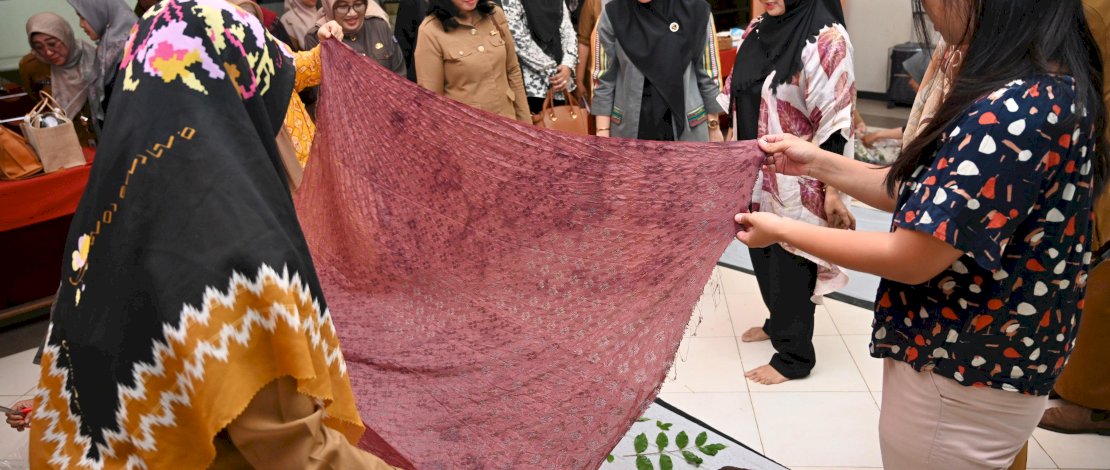 Program Pendidikan Kecakapan Wirausaha (PKW) Tahun 2023 Kerjasama Dekranasda Sulsel dengan Direktorat Kursus dan Pelatihan Direktorat Jenderal Pendidikan Vokasi. Program Pendidikan Kecakapan Wirausaha (PKW) Tahun 2023 Kerjasama Dekranasda Sulsel dengan Direktorat Kursus dan Pelatihan Direktorat Jenderal Pendidikan Vokasi.
